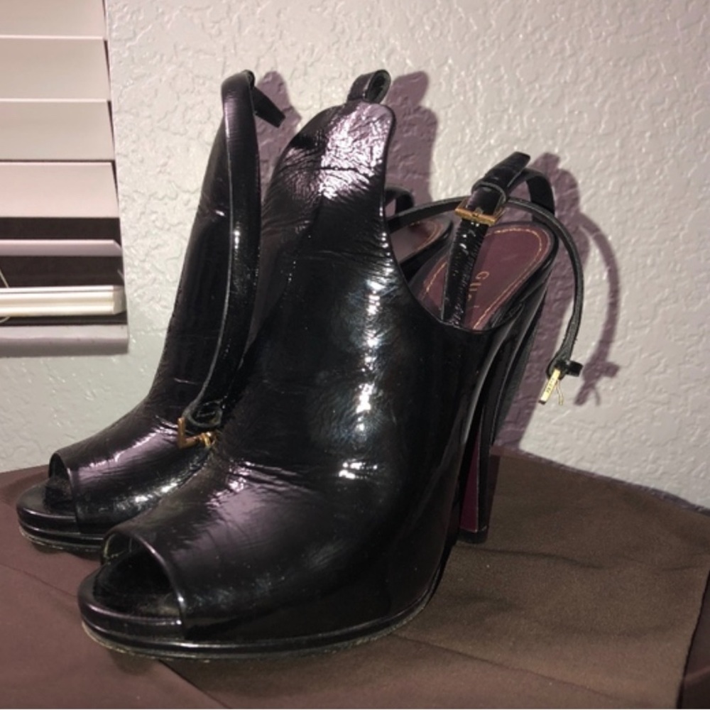 ✨GUCCI✨- black leather, ankle strap, peep toe stiletto heels.